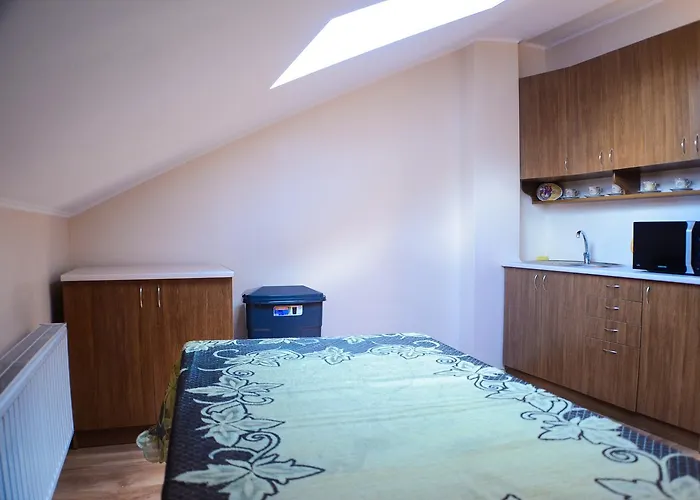 City Hostel *